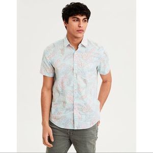 AE American Eagle short sleeve button up shirt 👕